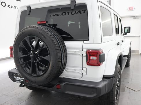 Used 2025 Jeep Wrangler Unlimited Sahara AWD/4WD image 4