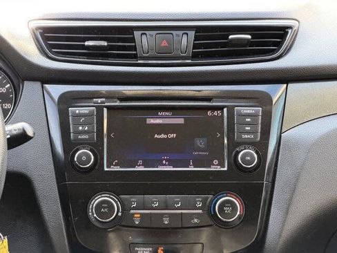 Used 2019 Nissan Rogue Sport S image 16