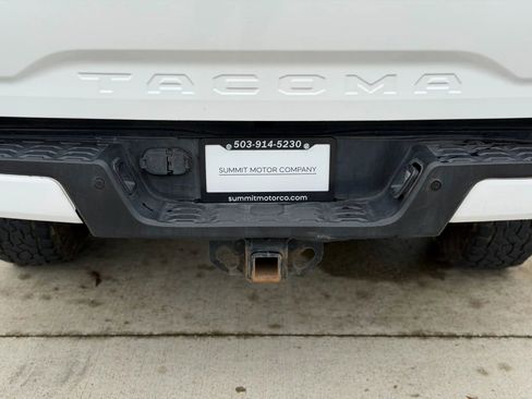 Used 2017 Toyota Tacoma TRD Off-Road image 34