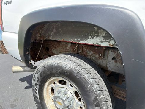 Used 2004 Chevrolet Silverado 2500 LT AWD/4WD image 15