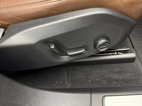 Used 2021 Volvo XC60 T5 Momentum image 48