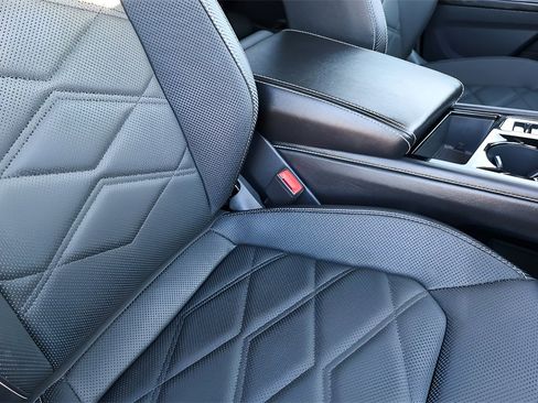 Used 2025 Volkswagen Atlas Cross Sport SE image 21