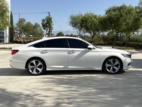 Used 2020 Honda Accord Touring image 2