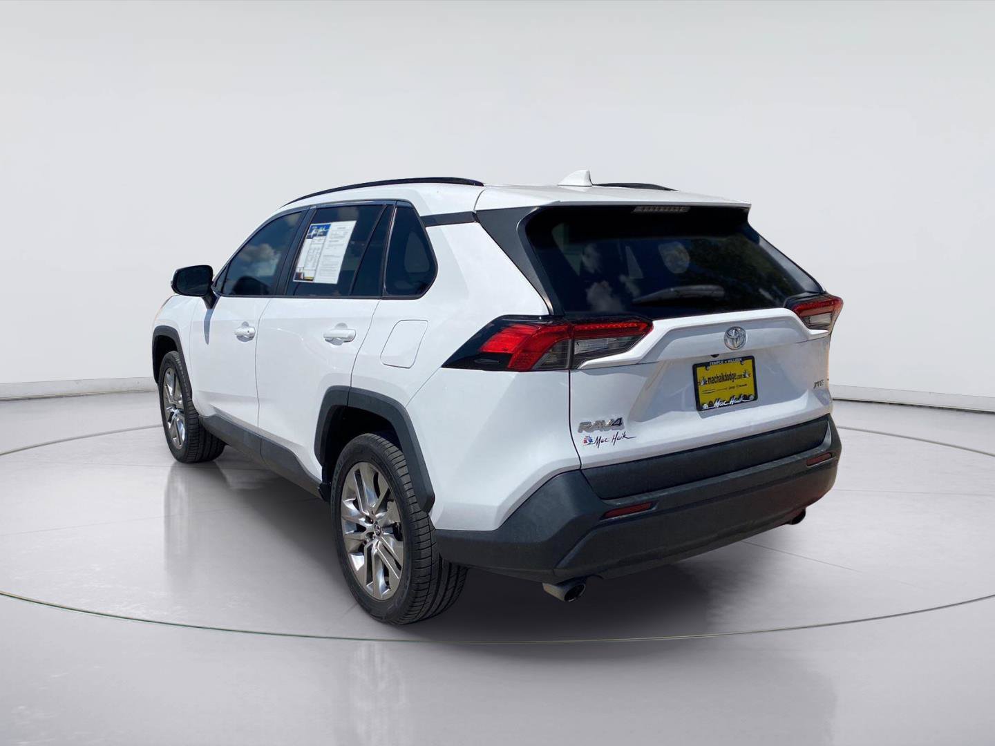 Used 2020 Toyota RAV4 XLE Premium FWD image 3