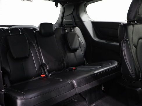 Used 2025 Chrysler Pacifica Select FWD image 18