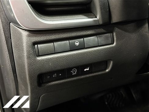 Used 2024 Nissan Rogue SV image 10