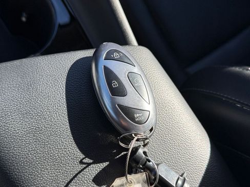 Used 2025 Hyundai Elantra Limited image 23