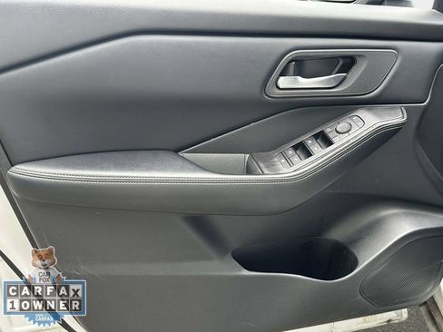 Used 2025 Nissan Rogue SV AWD/4WD image 17