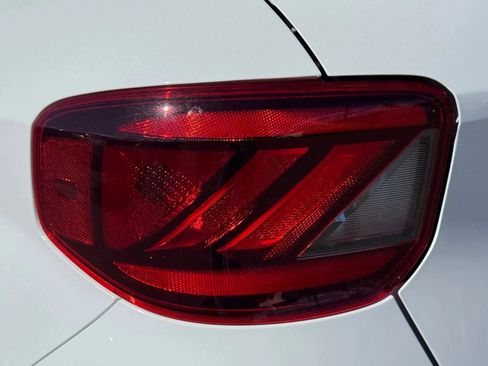 Used 2023 Hyundai Venue SE FWD image 11