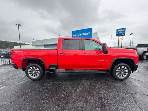 Used 2023 Chevrolet Silverado 2500 Custom w/ Custom Value Package image 5