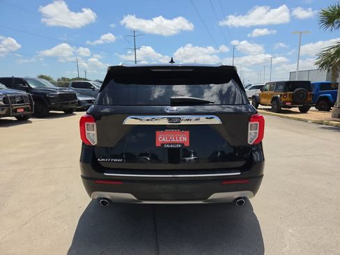 Used 2021 Ford Explorer Limited w/ Equipment Group 301A RWD image 13