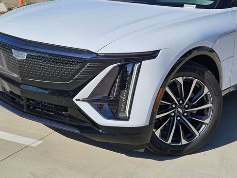 New 2026 Cadillac Lyriq Sport w/ LPO, Floor Liner Package image 7