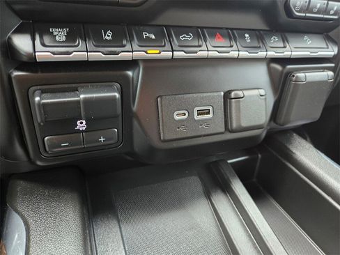 Used 2023 GMC Sierra 3500 Denali image 16
