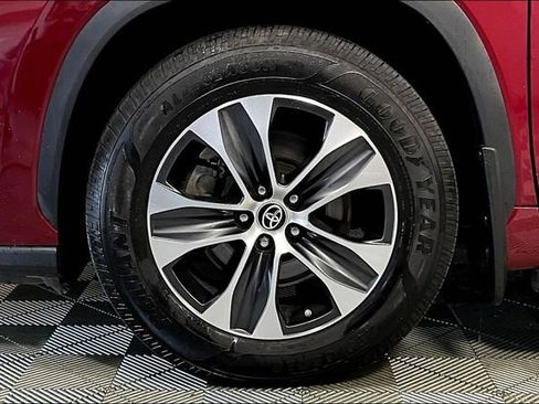 Used 2022 Toyota Highlander XLE image 8