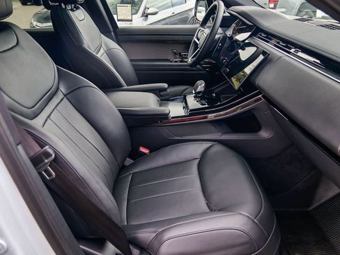 Used 2025 Land Rover Range Rover Sport SE image 17