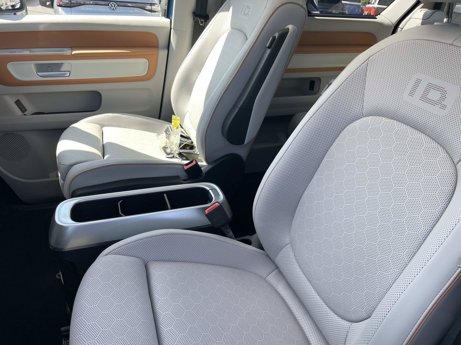 Certified 2025 Volkswagen ID. Buzz 1st Edition AWD/4WD image 23