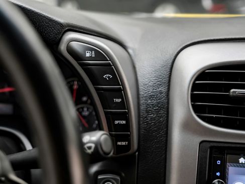 Used 2006 Chevrolet Corvette Coupe image 25