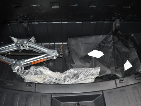 Used 2019 Nissan Rogue SV w/ Premium Package image 32