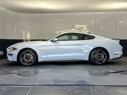 Used 2022 Ford Mustang Premium RWD image 6
