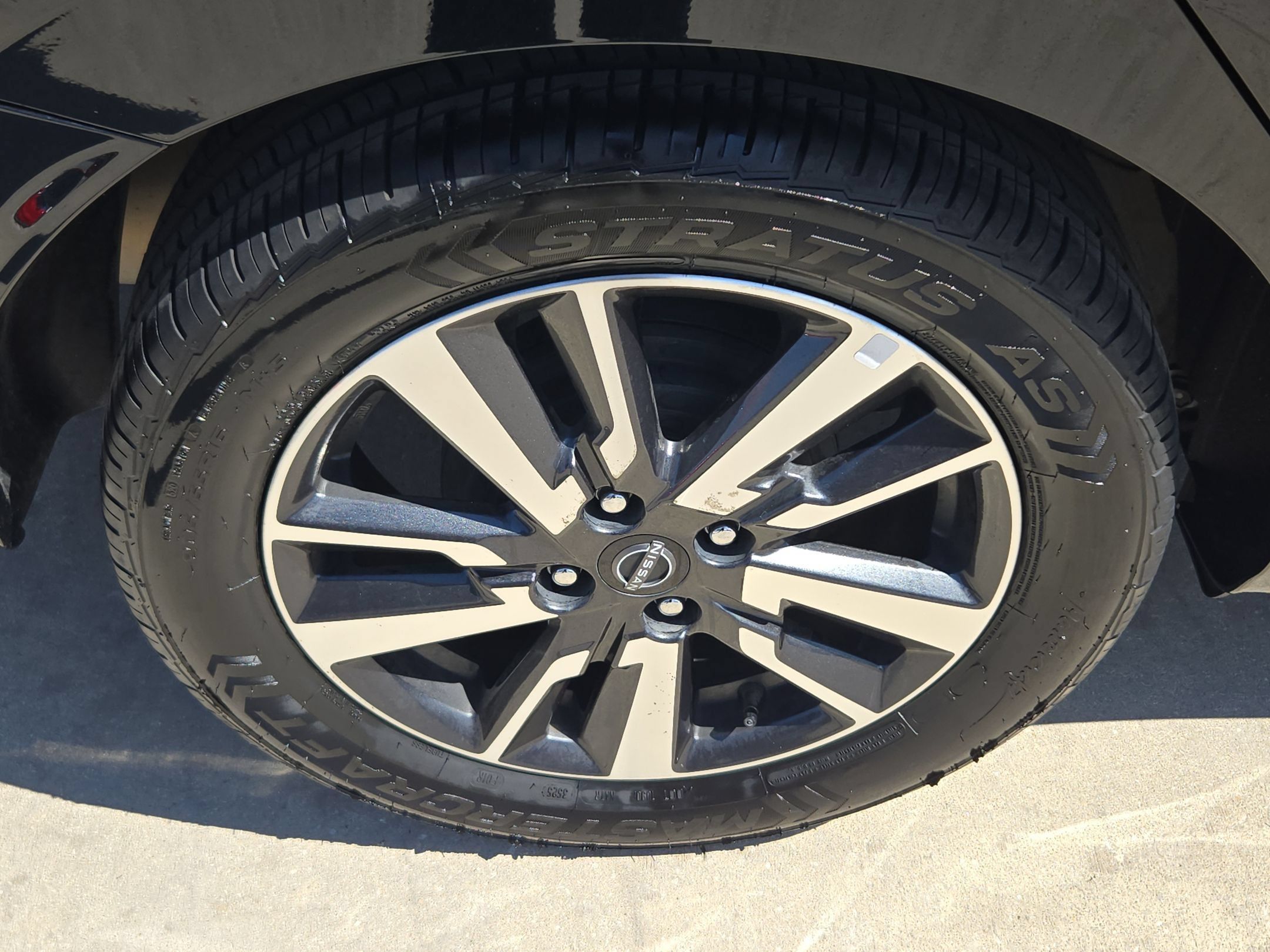 Certified 2025 Nissan Versa SV FWD image 31