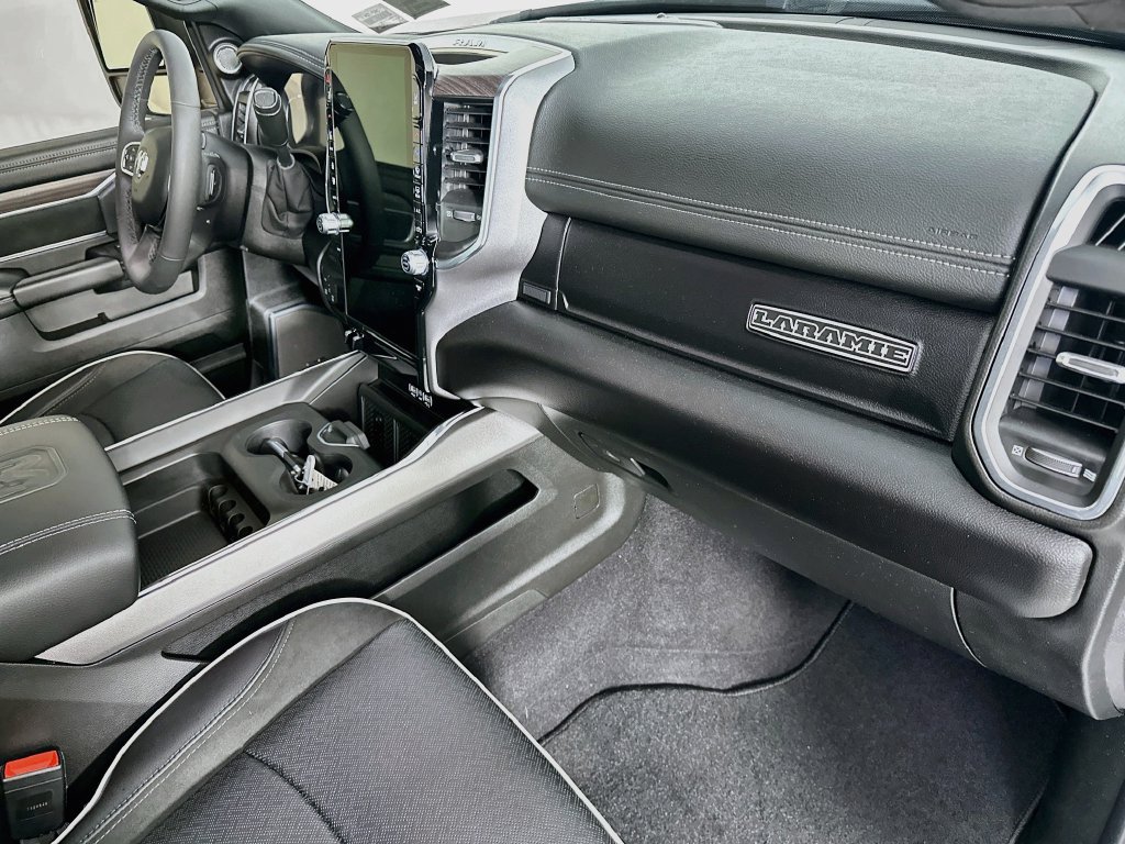 Used 2026 RAM 2500 Laramie AWD/4WD image 32