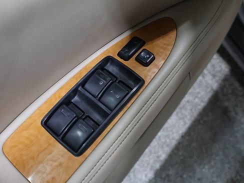 Used 2005 Toyota Avalon XLS image 19