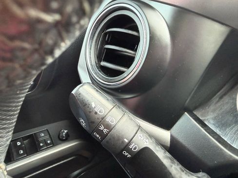Used 2020 Toyota Tacoma SR5 RWD image 23