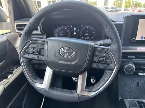 Used 2025 Toyota Tacoma TRD Sport AWD/4WD image 23