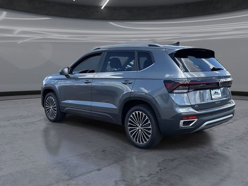 New 2026 Volkswagen Taos SE FWD image 4