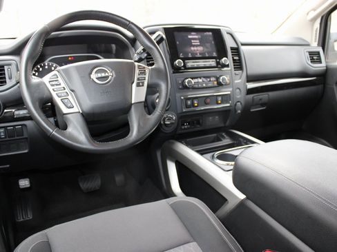 Used 2024 Nissan Titan SV w/ SV Convenience Package image 4