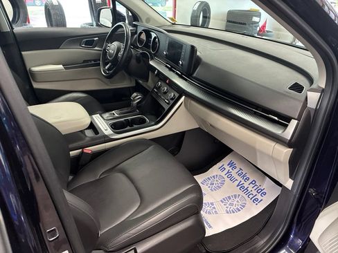 Used 2023 Kia Carnival LX FWD image 42