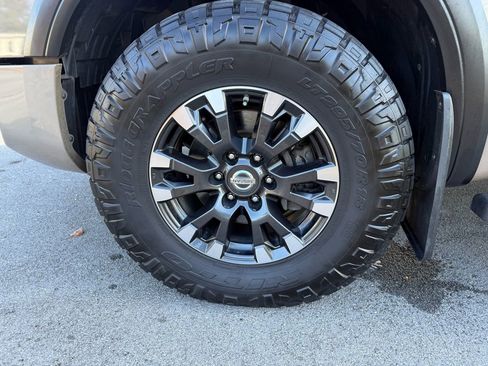 Used 2021 Nissan Titan PRO-4X w/ Pro-4x Convenience Package image 11