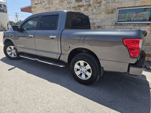 Used 2017 Nissan Titan SV AWD/4WD image 3