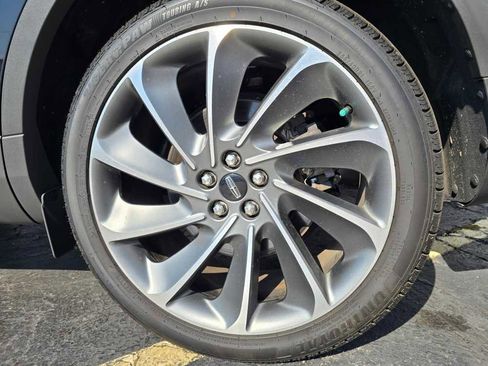 Used 2022 Lincoln Nautilus Reserve w/ Equipment Group 202A image 4