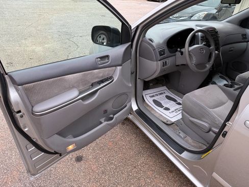 Used 2006 Toyota Sienna LE image 9