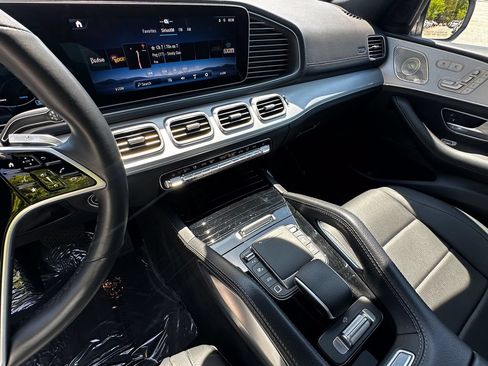 Certified 2025 Mercedes-Benz GLS 450 4MATIC image 33