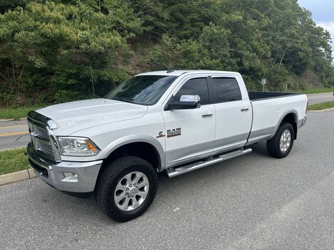 Used 2015 RAM 2500 Laramie w/ Convenience Group AWD/4WD image 2