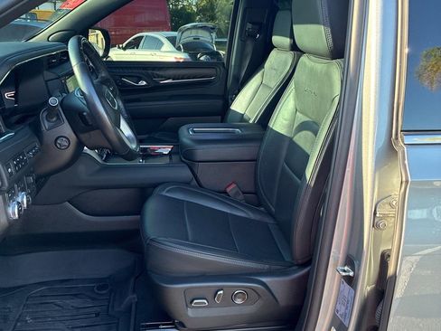Used 2024 GMC Yukon XL Denali w/ Denali Reserve Package AWD/4WD image 16