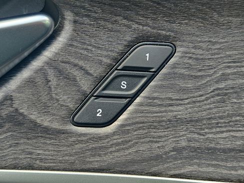 Used 2022 Jeep Grand Cherokee L Limited w/ Luxury Tech Group II image 9