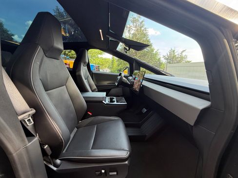 Used 2024 Tesla Cybertruck AWD Crew Cab image 22