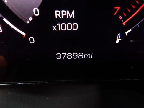 Used 2025 GMC Yukon XL AT4 AWD/4WD image 13
