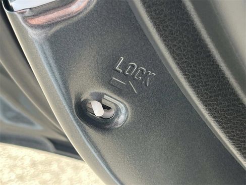 Used 2024 Mitsubishi Outlander FWD image 14