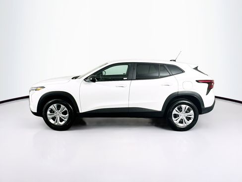 Used 2025 Chevrolet Trax LS image 4