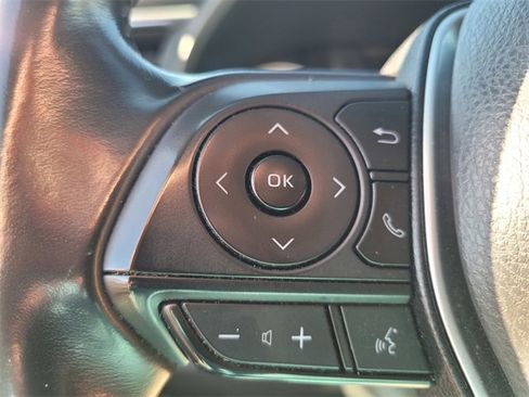 Used 2022 Toyota Venza LE image 28