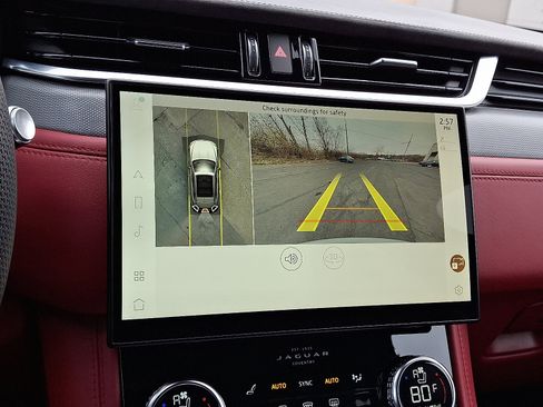 Used 2022 Jaguar F-PACE SVR image 18