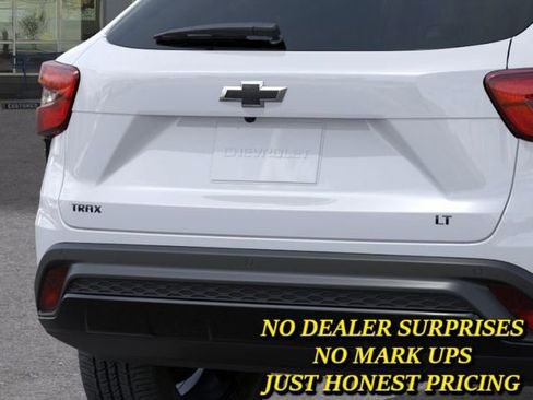 New 2026 Chevrolet Trax LT w/ Driver Confidence Package FWD image 2