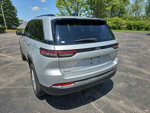 Used 2023 Jeep Grand Cherokee Limited w/ Trailer Tow Prep Group (B) AWD/4WD image 3