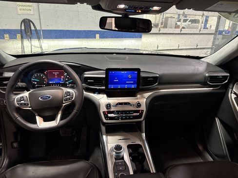 Used 2023 Ford Explorer XLT w/ Equipment Group 202A image 13