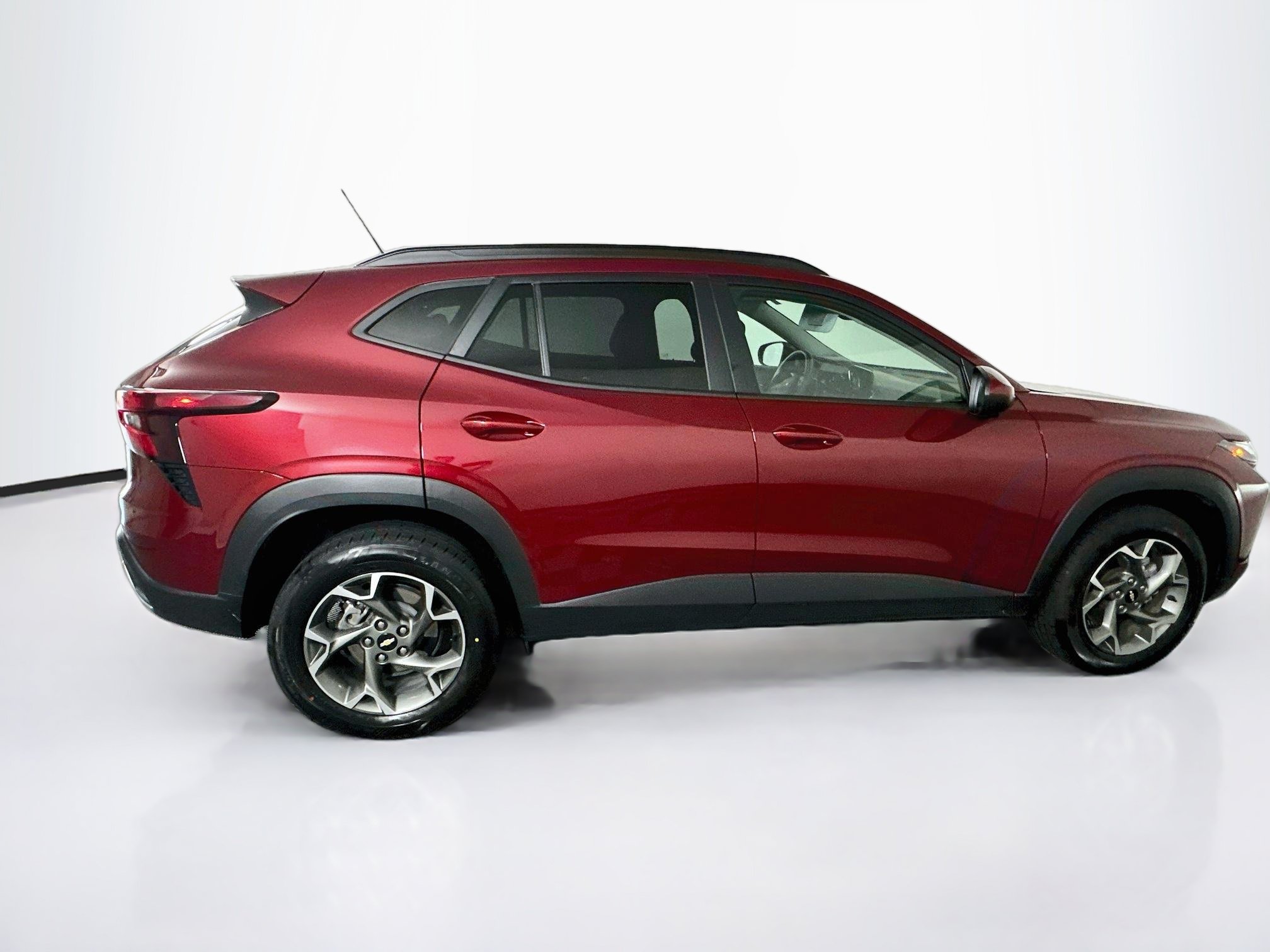 Used 2025 Chevrolet Trax LT FWD image 10