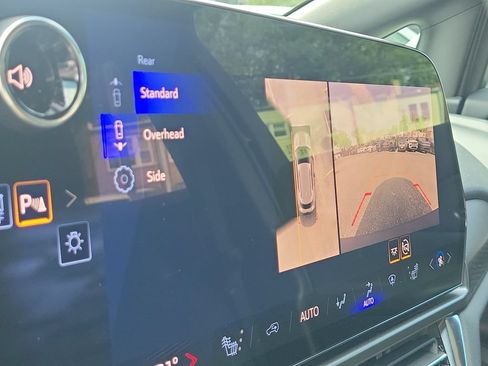 Used 2025 Chevrolet Equinox EV LT w/ Comfort Package FWD image 28